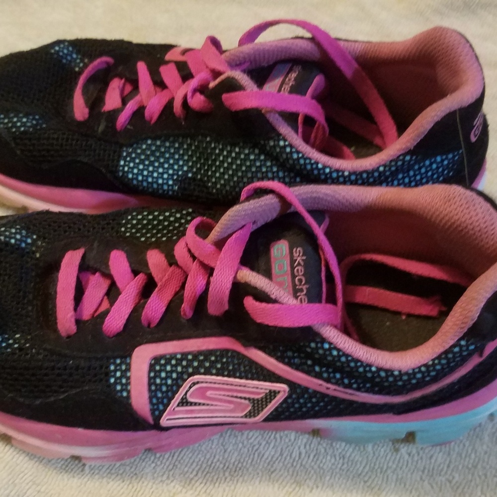Used girls sneakers